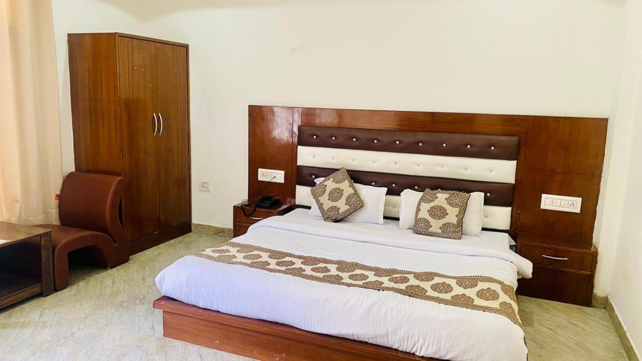 קאסול Hotel Purnima Riverside מראה חיצוני תמונה