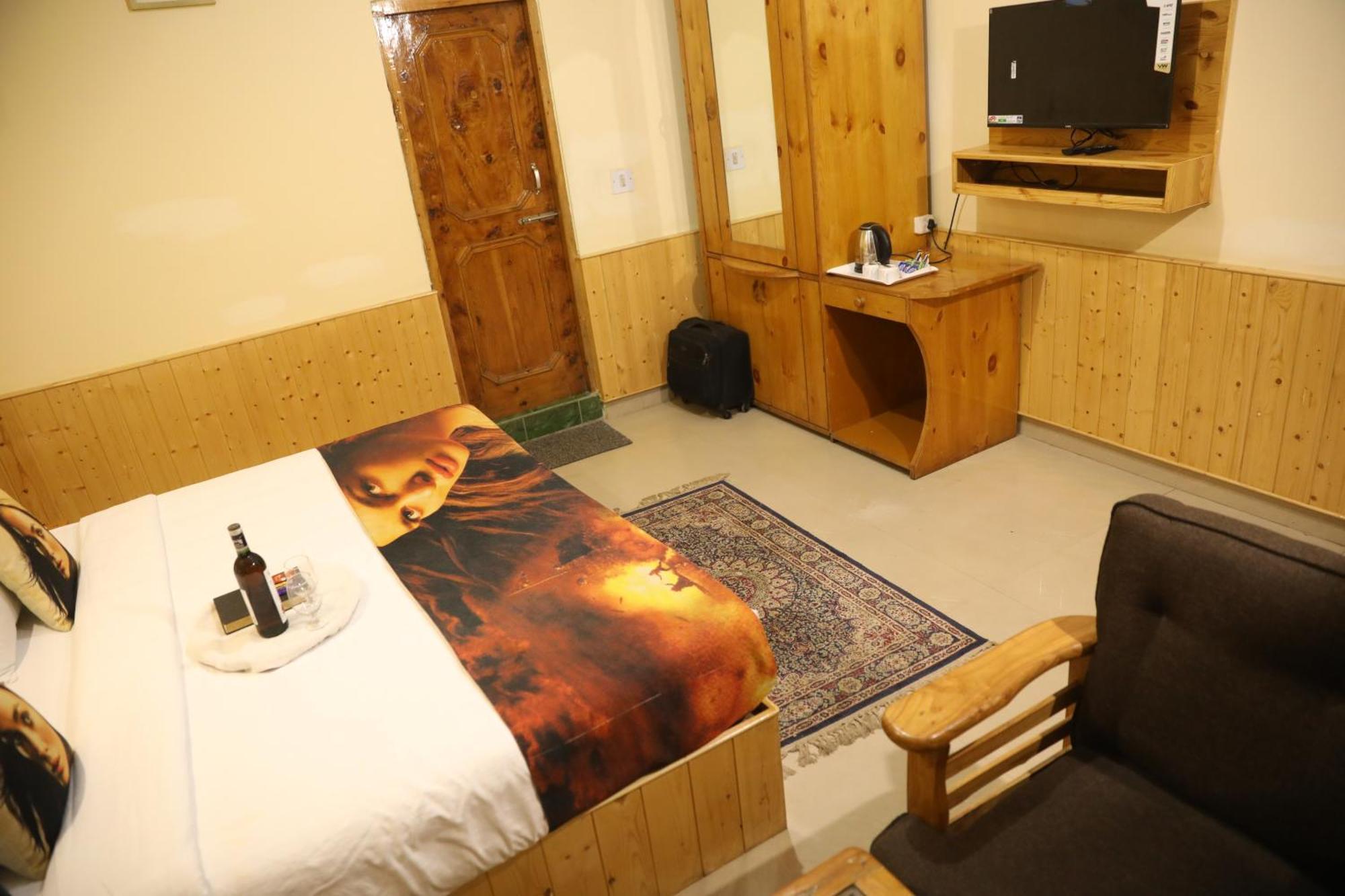 קאסול Hotel Purnima Riverside מראה חיצוני תמונה